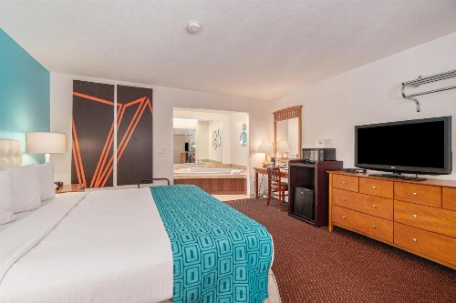Howard Johnson by Wyndham Traverse City - image 29