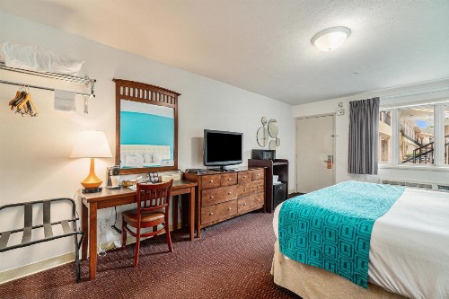 Howard Johnson by Wyndham Traverse City - image 30