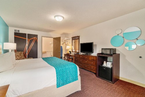 Howard Johnson by Wyndham Traverse City - image 31