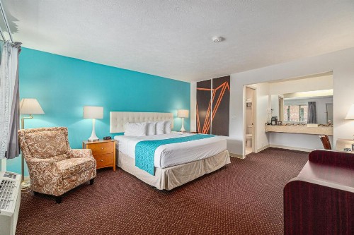 Howard Johnson by Wyndham Traverse City - image 35