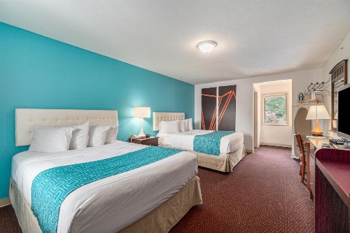 Howard Johnson by Wyndham Traverse City - image 36