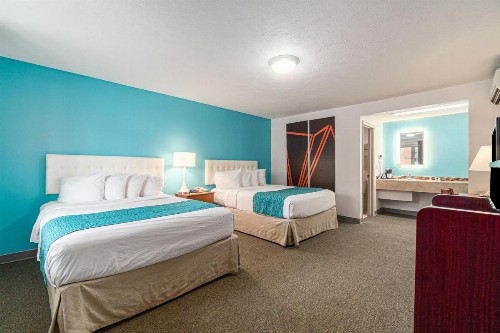 Howard Johnson by Wyndham Traverse City - image 39