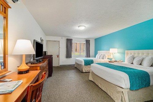 Howard Johnson by Wyndham Traverse City - image 40