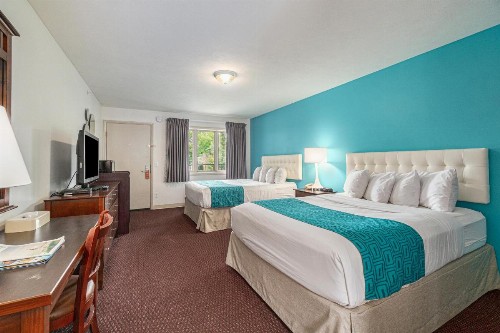 Howard Johnson by Wyndham Traverse City - image 42