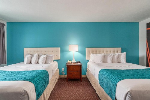 Howard Johnson by Wyndham Traverse City - image 44