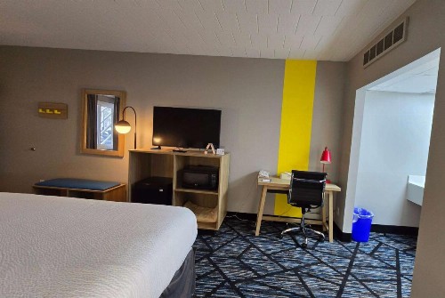 Knights Inn Traverse City - image 23