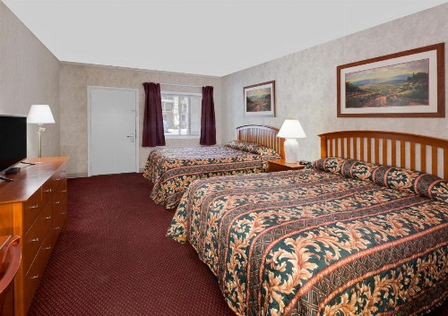 Knights Inn Traverse City - image 29
