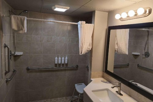 Knights Inn Traverse City - image 38