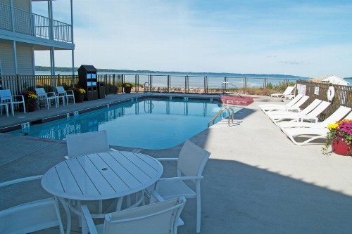 Cherry Tree Inn and Suites - image 2