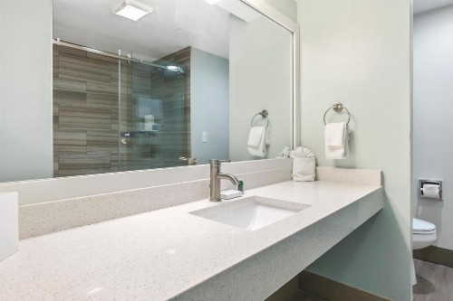 Cherry Tree Inn and Suites - image 25