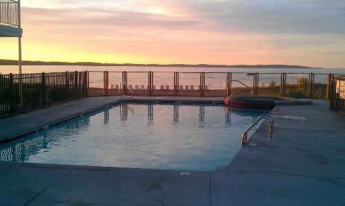 Cherry Tree Inn and Suites - image 4