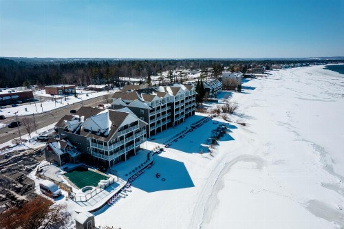 Cherry Tree Inn and Suites - image 9