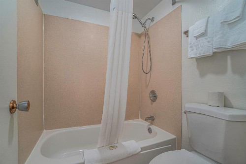 Travelodge by Wyndham Traverse City MI - image 27