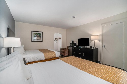 Travelodge by Wyndham Traverse City MI - image 35