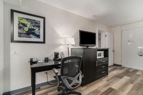 Travelodge by Wyndham Traverse City MI - image 44