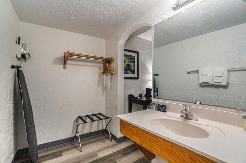Travelodge by Wyndham Traverse City MI - image 50