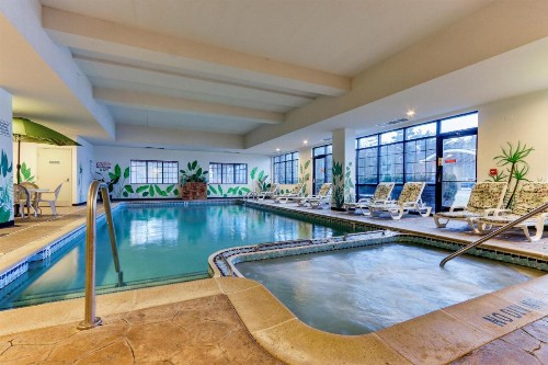 Parkshore Resort - image 1