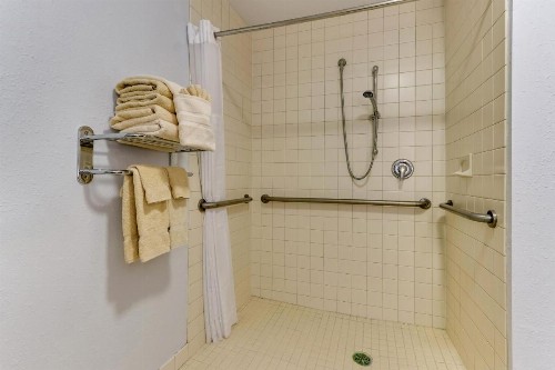 Parkshore Resort - image 12