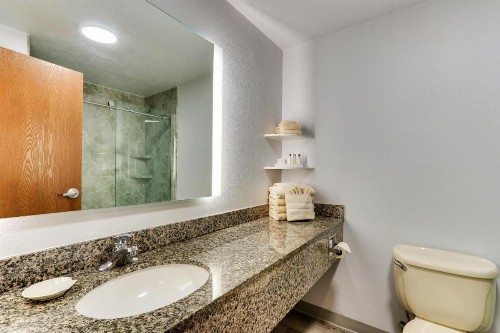 Parkshore Resort - image 27