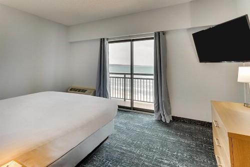Parkshore Resort - image 35