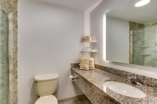Parkshore Resort - image 4