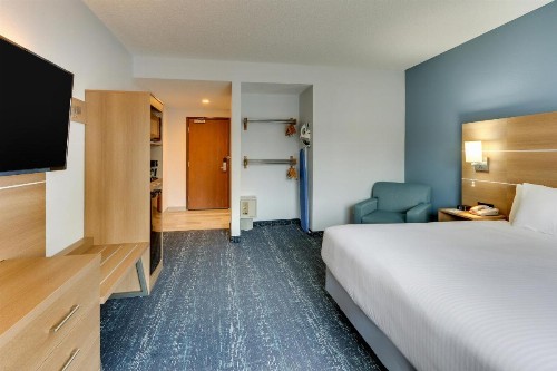 Parkshore Resort - image 6