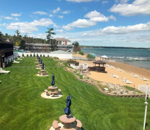The Beach Haus - Traverse City - image 1