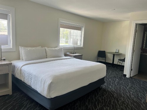 The Beach Haus - Traverse City - image 15