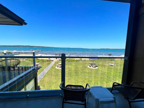 The Beach Haus - Traverse City - image 8