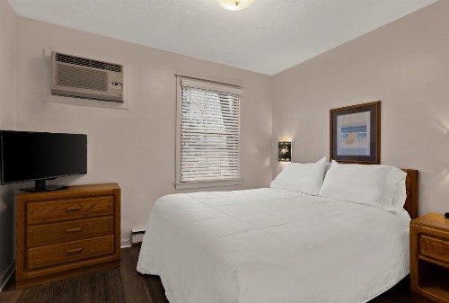 Traverse Bay Inn - image 1