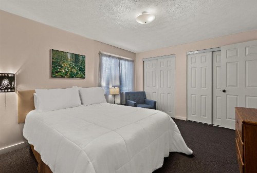 Traverse Bay Inn - image 15