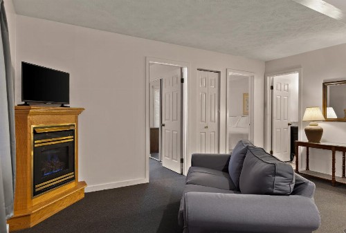 Traverse Bay Inn - image 18