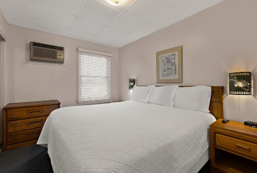 Traverse Bay Inn - image 19