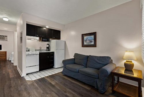 Traverse Bay Inn - image 3