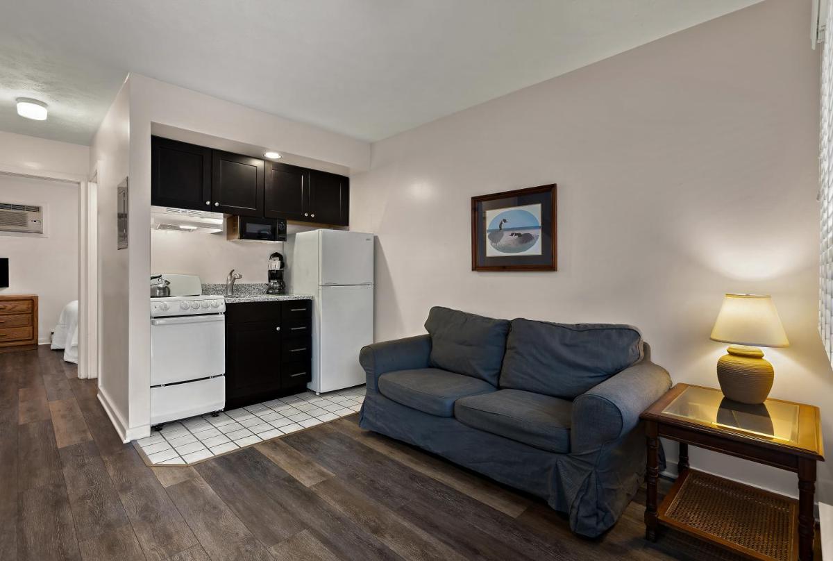 Traverse Bay Inn - image 3