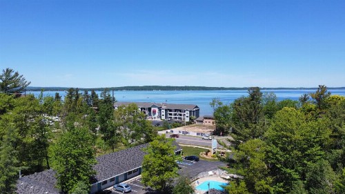 Traverse Bay Inn - image 8