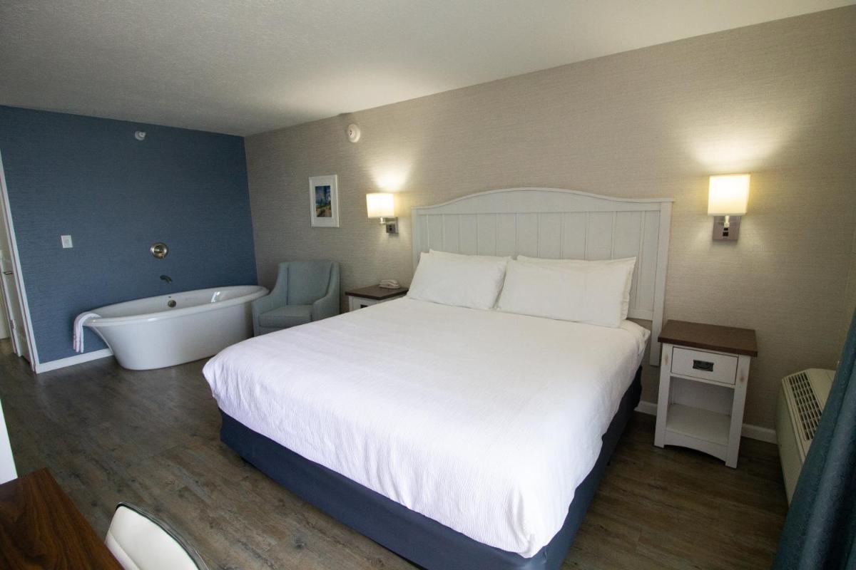 The Baywatch Resort - image 6