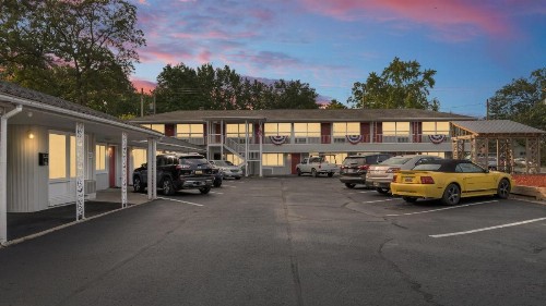 Grand Traverse Motel - image 17