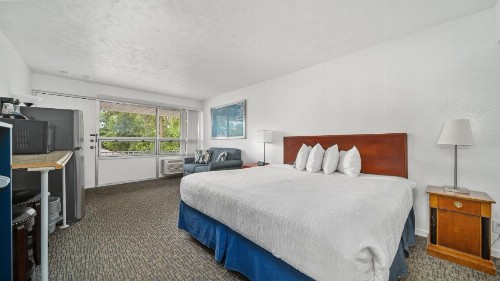 Grand Traverse Motel - image 18