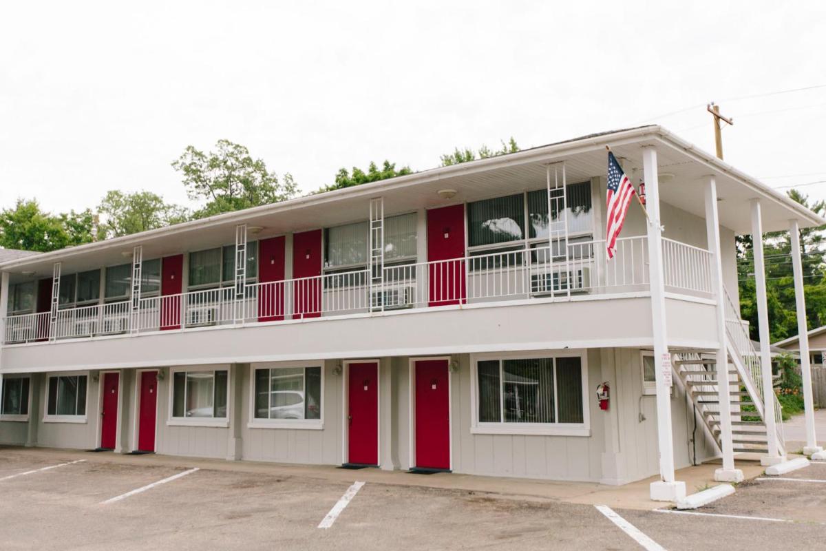 Grand Traverse Motel - image 3