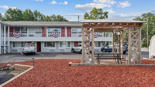 Grand Traverse Motel - image 6