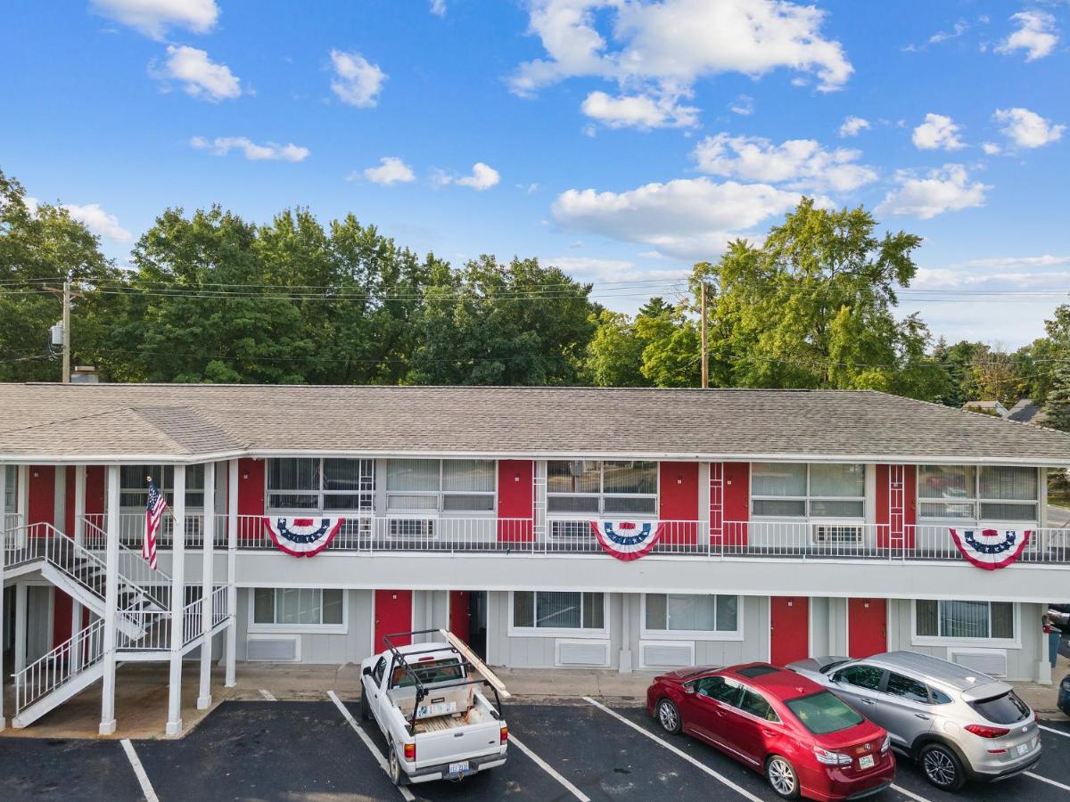 Grand Traverse Motel - image 7