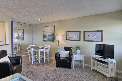 206 North Shore Inn - image 3