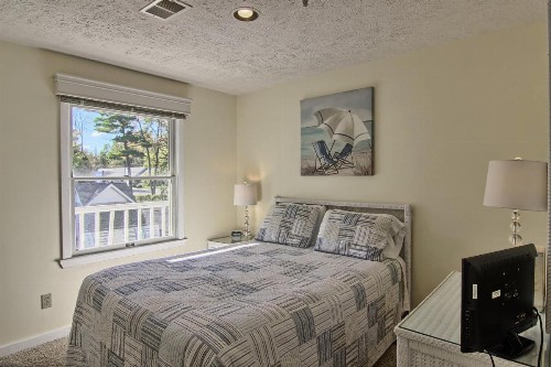 206 North Shore Inn - image 5