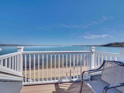 304 North Shore Inn - image 8