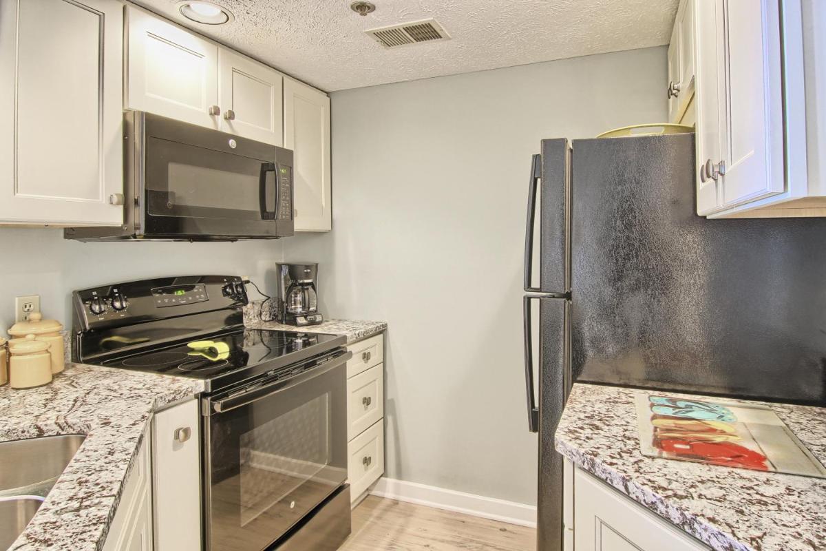 204 North Shore Inn - image 4