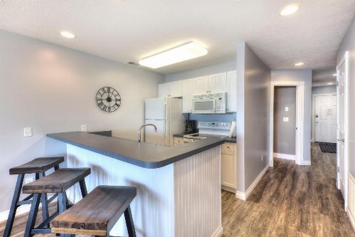 Beachside 216 with Pool Hot Tub and Private Deck Overlooking East Bay - image 7