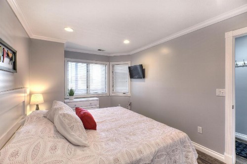 Beachside 216 with Pool Hot Tub and Private Deck Overlooking East Bay - image 8