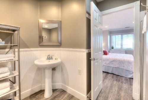 Beachside 216 with Pool Hot Tub and Private Deck Overlooking East Bay - image 11