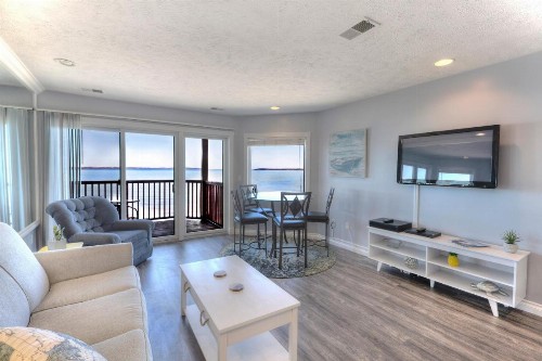 Beachside 216 with Pool Hot Tub and Private Deck Overlooking East Bay - image 4